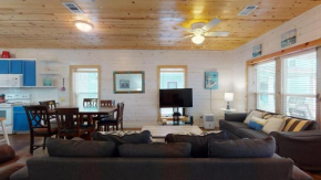 TC503 Townhome Located in Town, Close to beach, Shared Pool, Pet Friendly